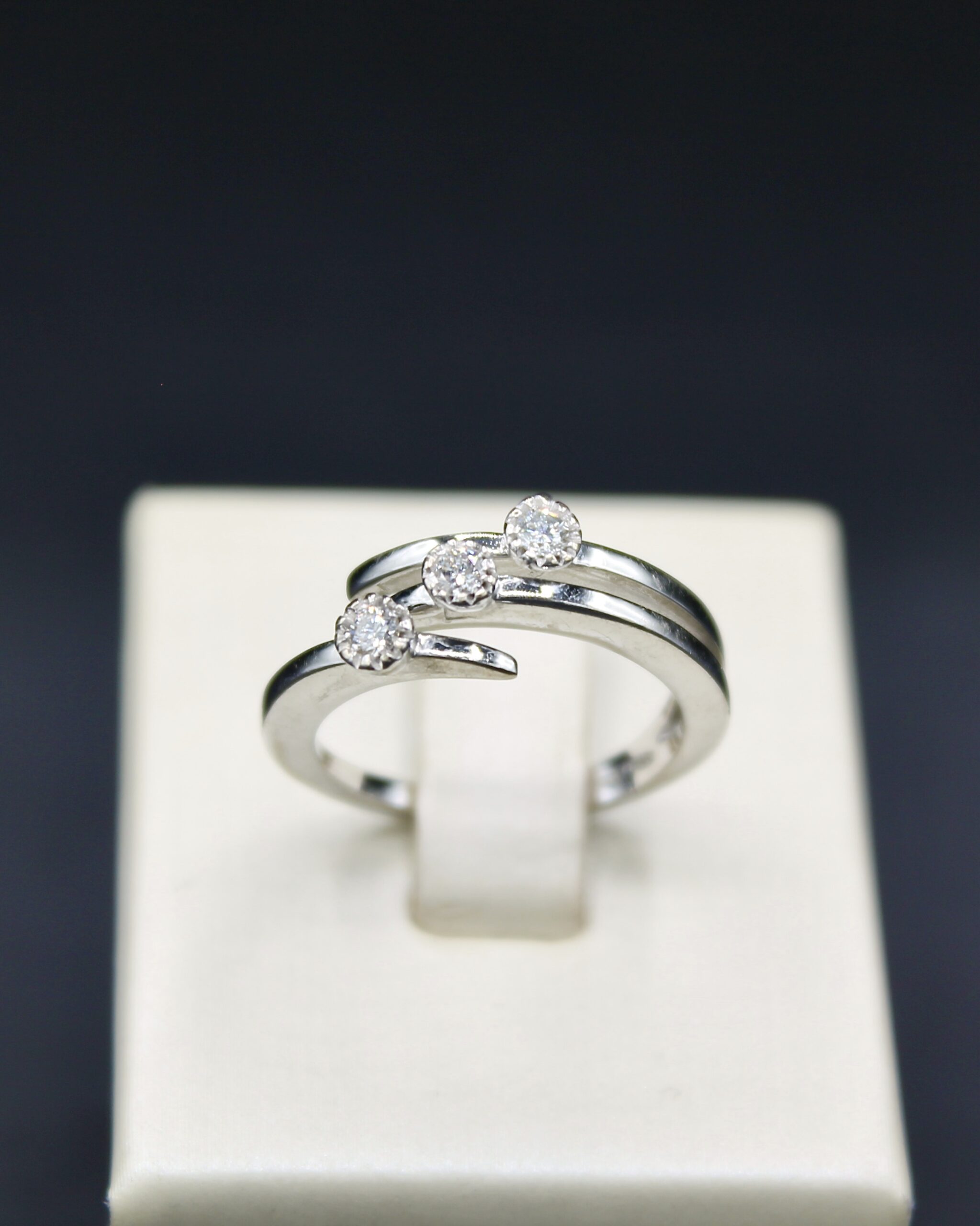Anello in oro bianco 18K Trilogy