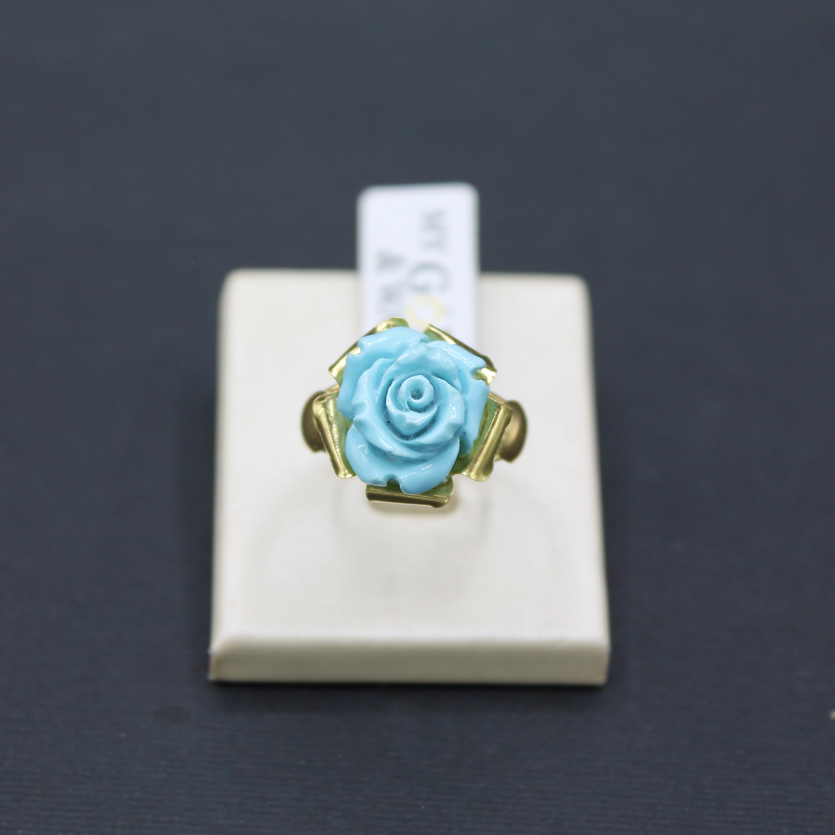 Anello in oro giallo 18 k con fiore in pasta di turchese
