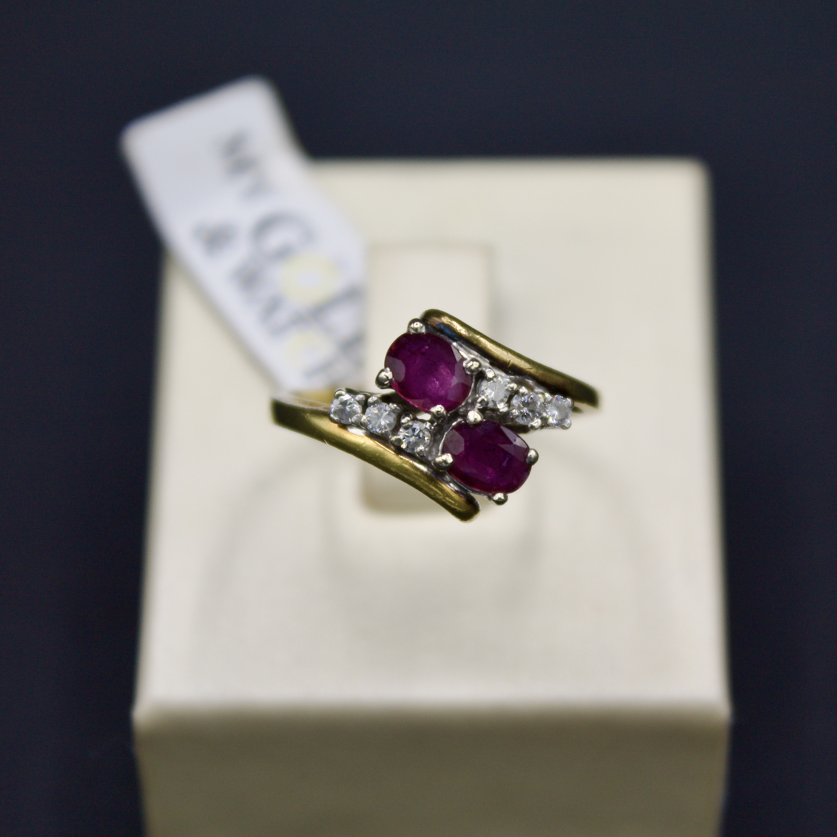 Anello oro giallo18k con rubini e diamanti