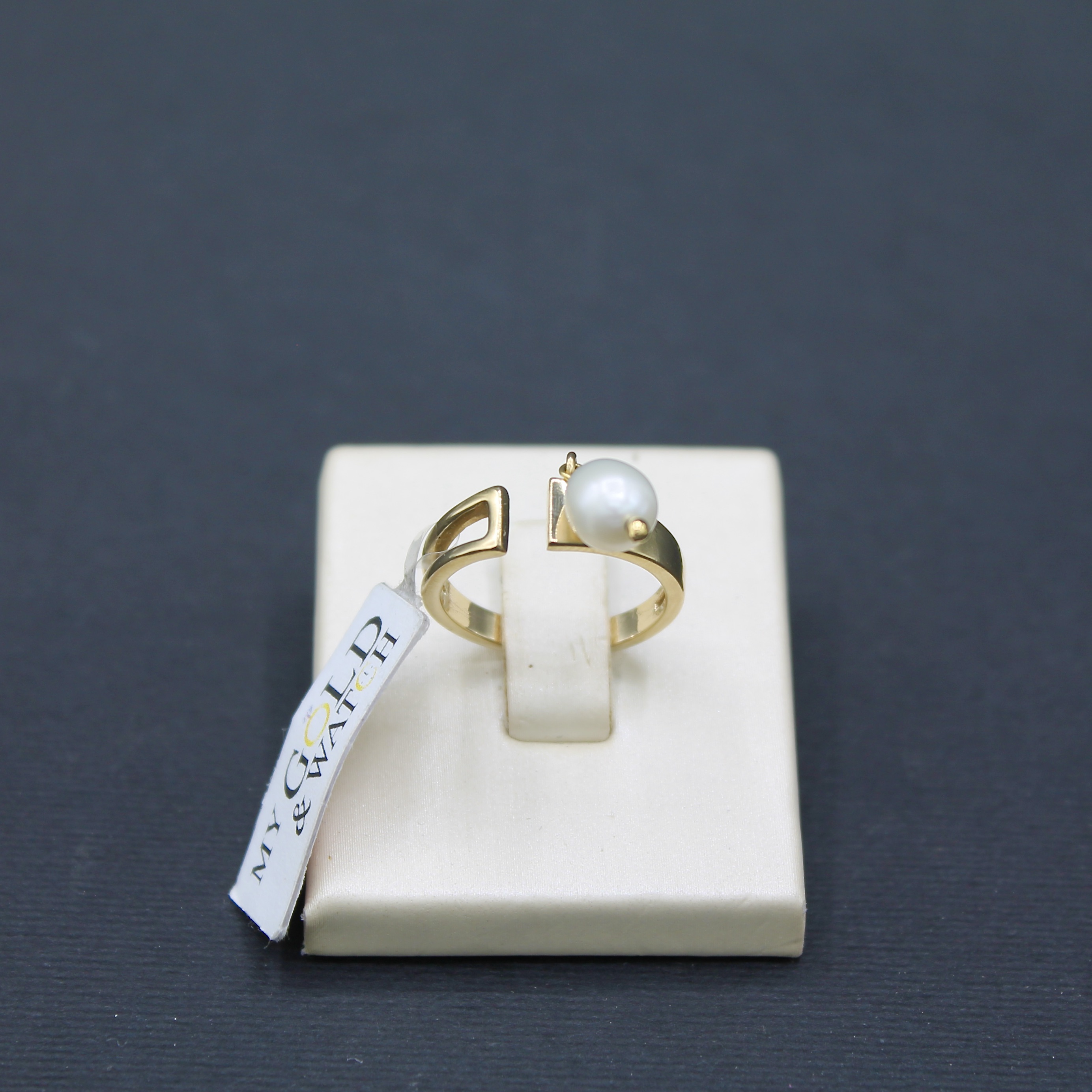 Anello oro giallo 18k con perla centrale