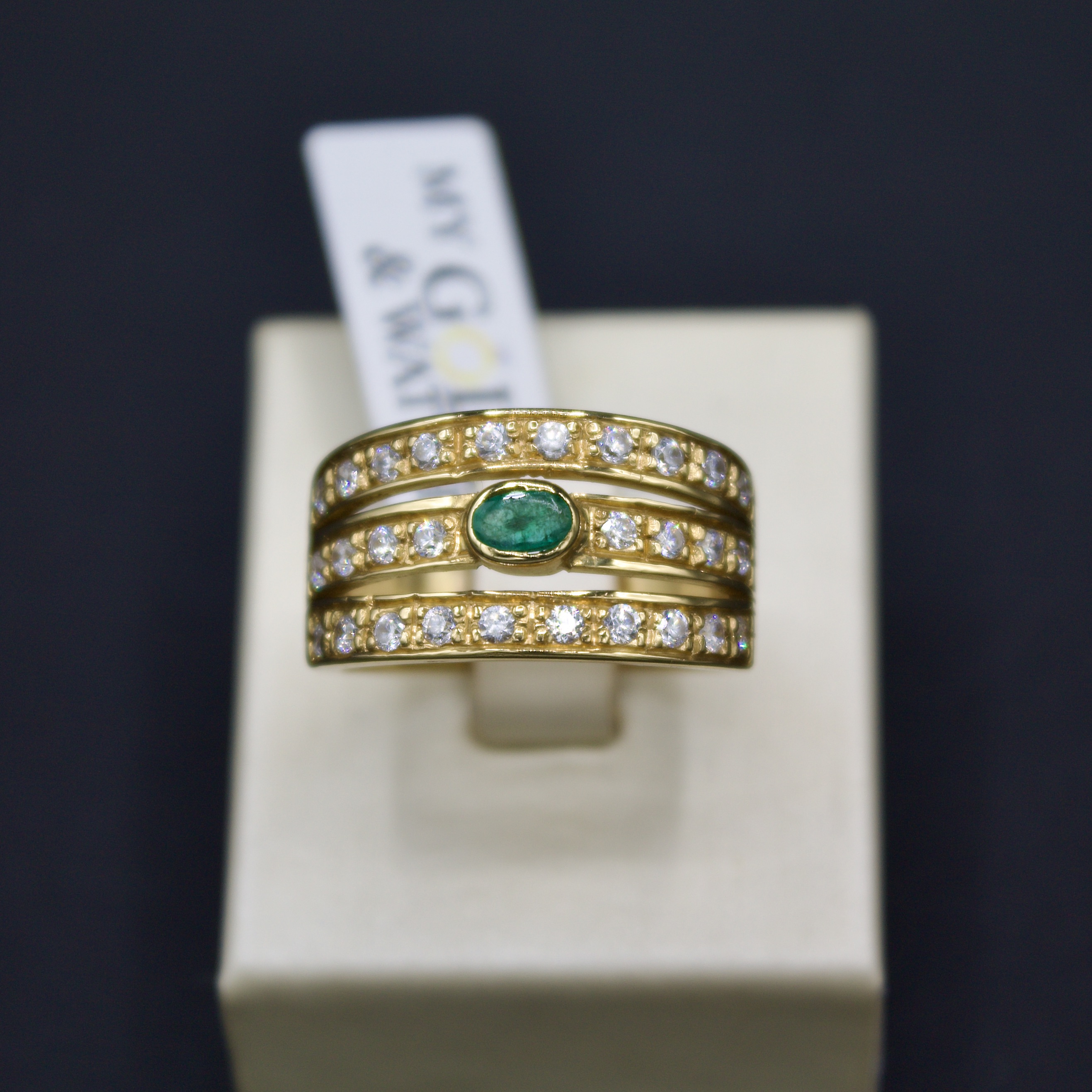 Anello in oro giallo 18k con smeraldo e zirconi