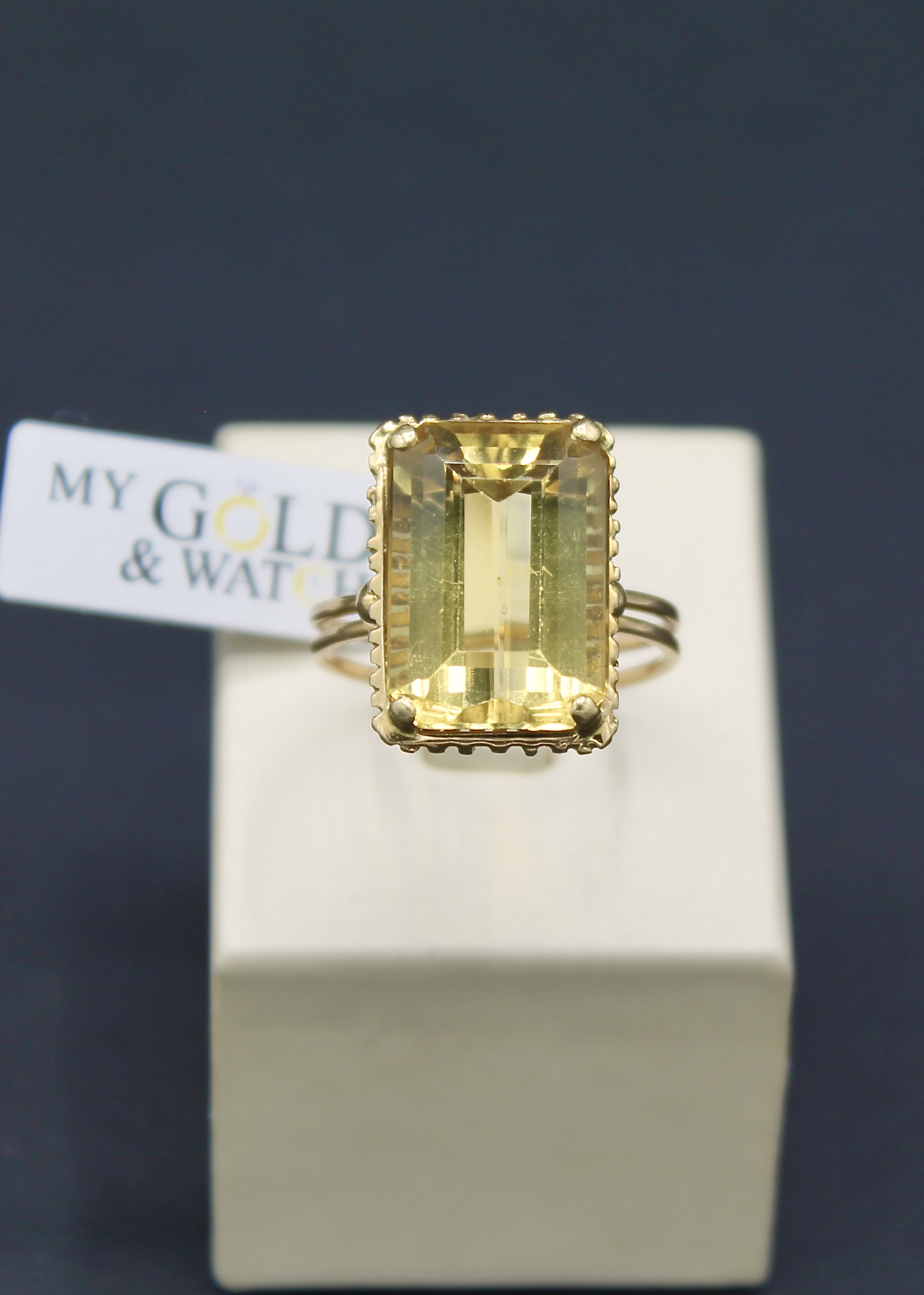Anello in oro giallo 18 K con quarzo citrino