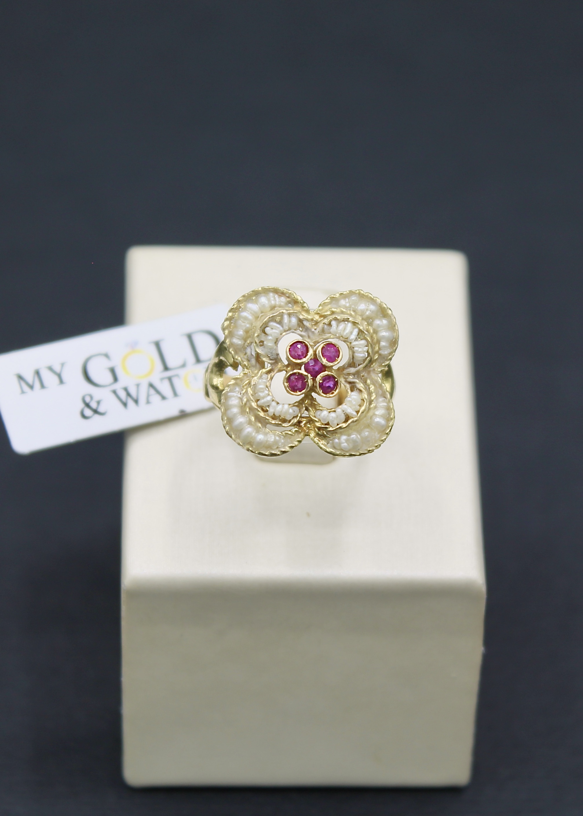 Anello oro giallo 18k con rubini e perle di fiume