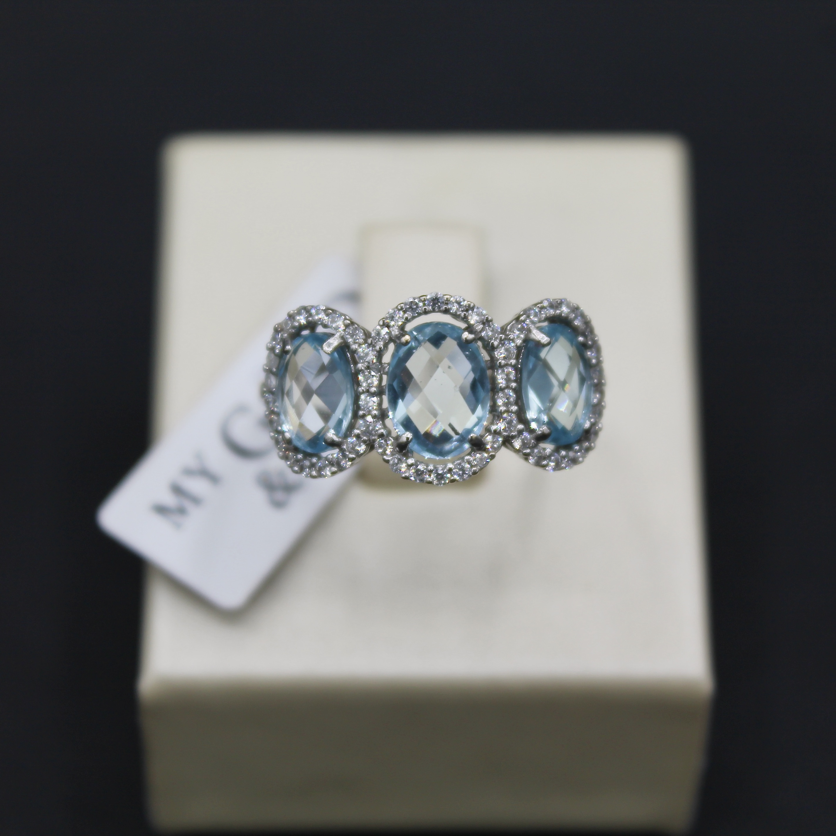 Anello in oro bianco 18k con zirconi