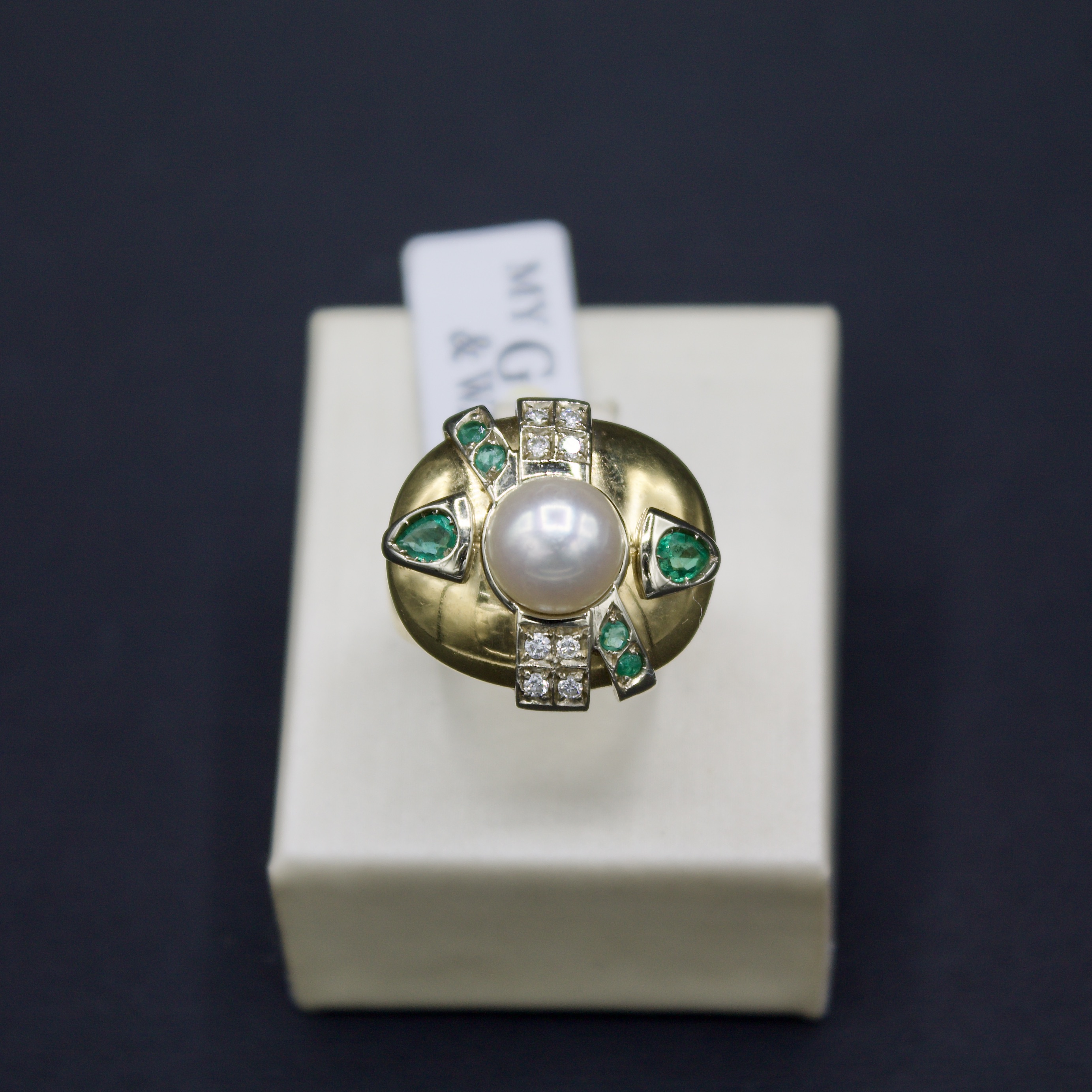 Anello oro giallo 18k con perla , diamanti e smeraldi