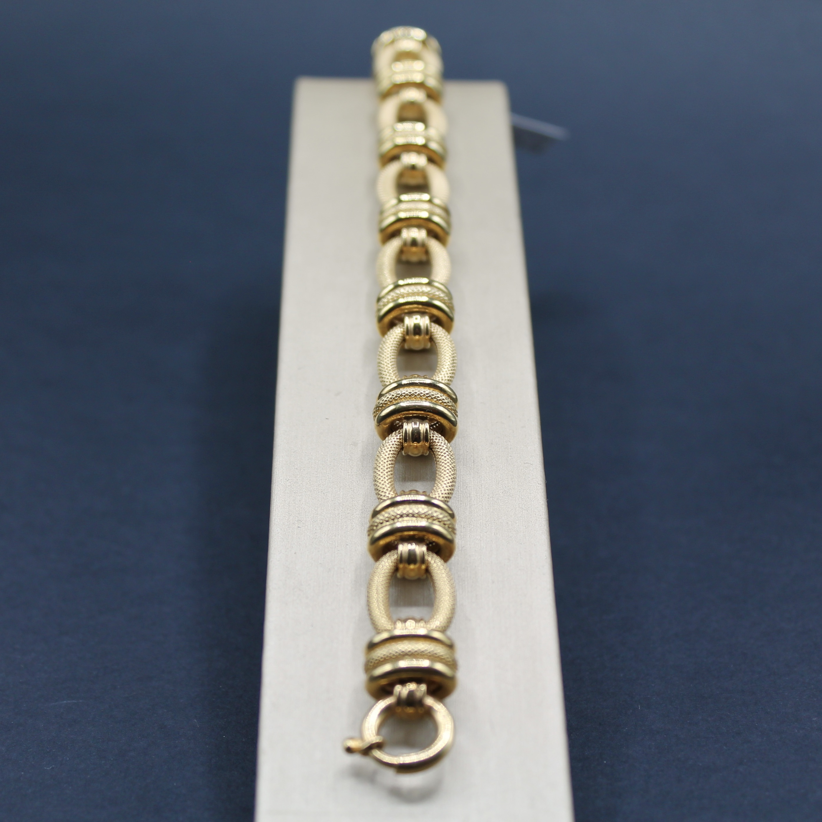 bracciale in filigrana a catena in oro giallo 18k