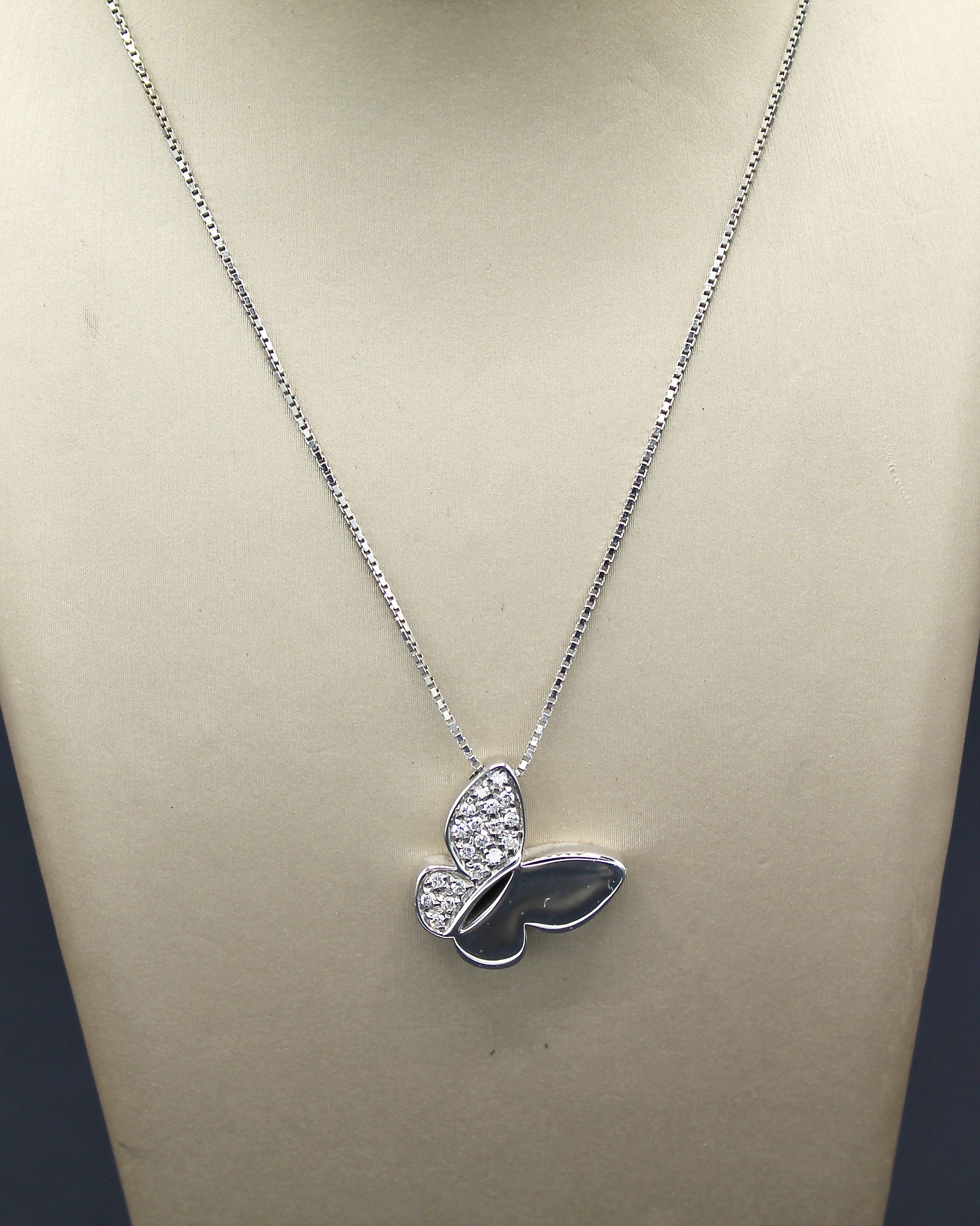 Collana Salvini in oro bianco 18K con diamanti